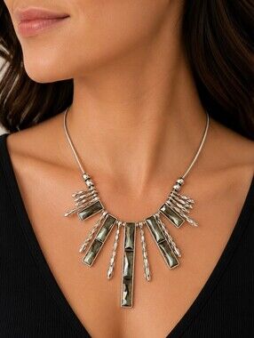VERSONA Elegant Spike Vertical Bar Bib Necklace